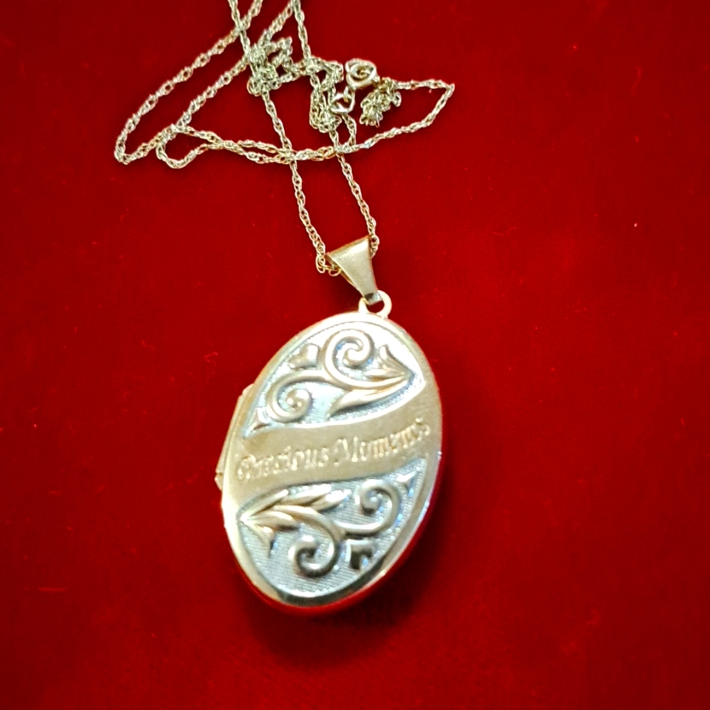 Vintage 9kt Gold Precious Moments Locket